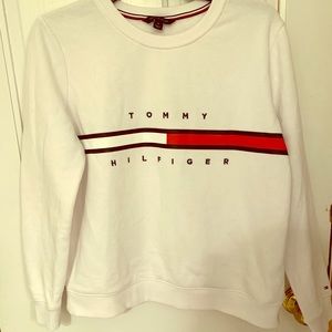 White crewneck Tommy Hilfiger sweatshirt